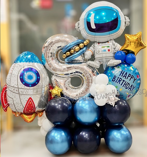 organic balloon centerpiece